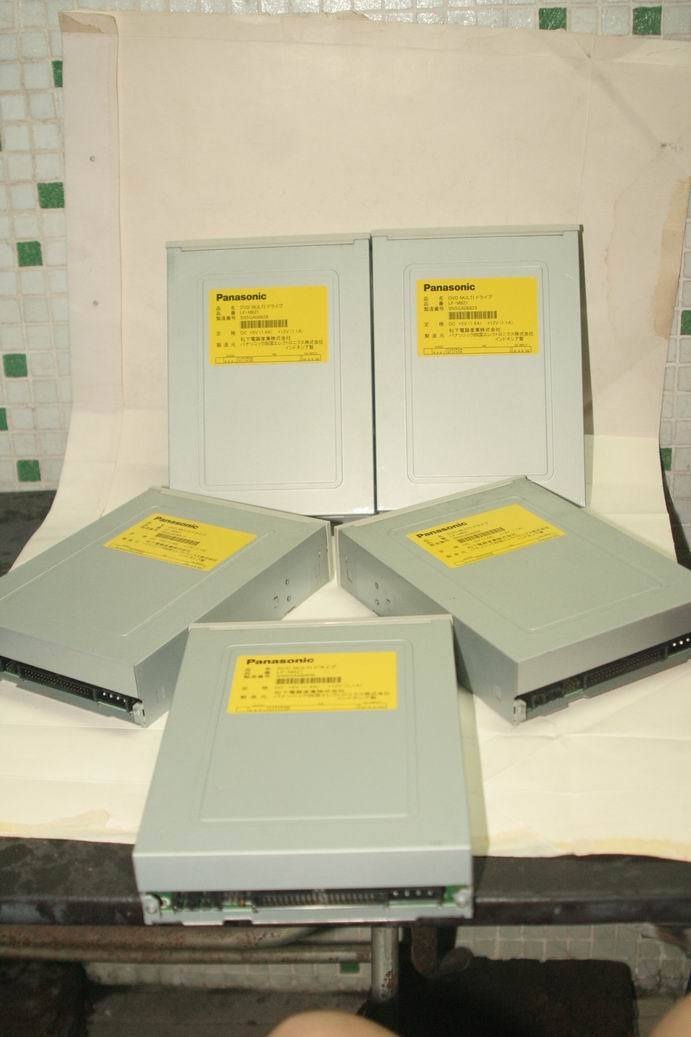 Panasonic SW-9574-C Desktop IDE/ATAPI DVDRAM Recorder SuperDrive Beige Bezel - zum Schließen ins Bild klicken