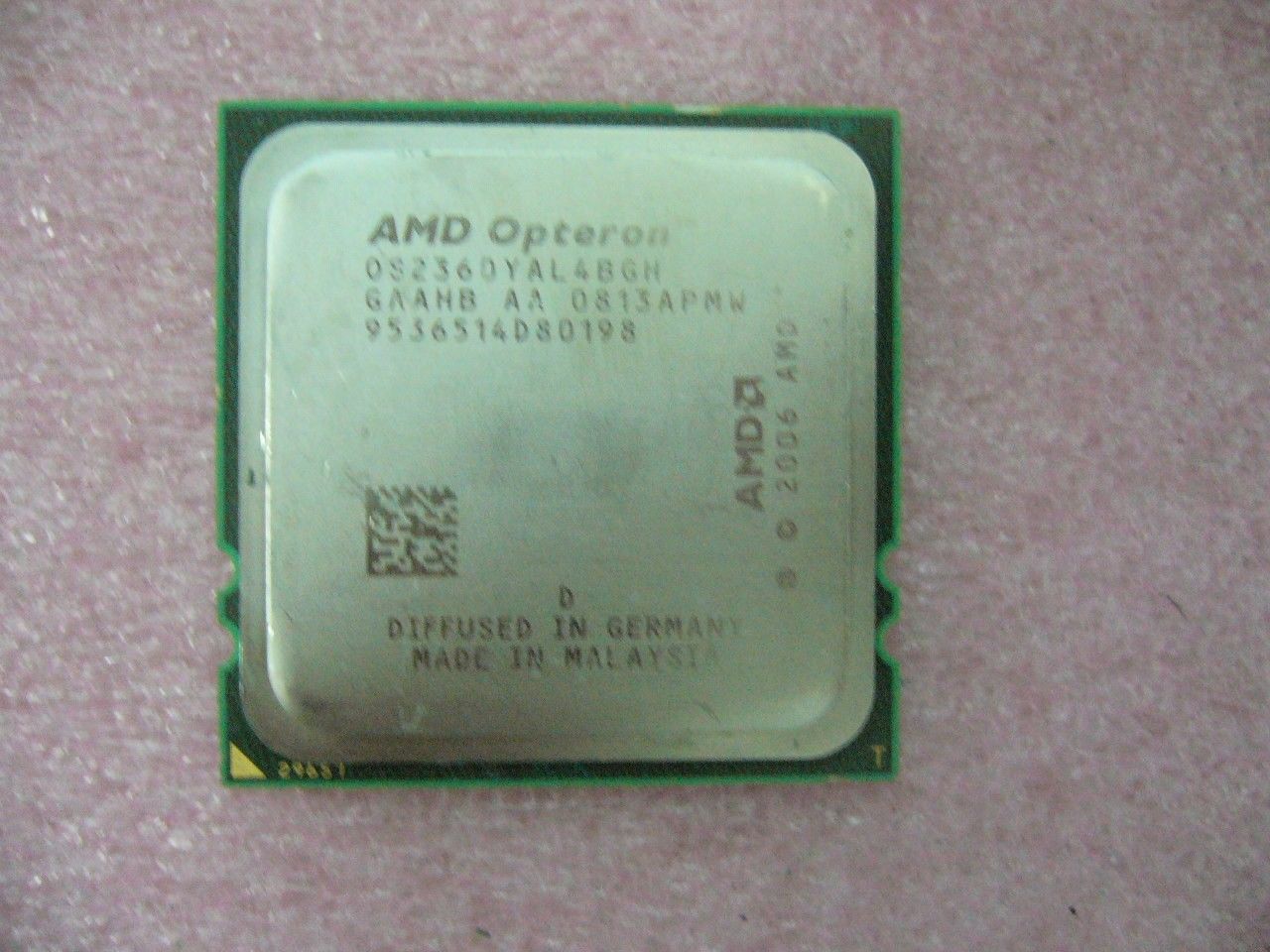 QTY 1x AMD Opteron 2360 SE 2.5 GHz Quad-Core (OS2360YAL4BGH) CPU Socket F 1207 - zum Schließen ins Bild klicken
