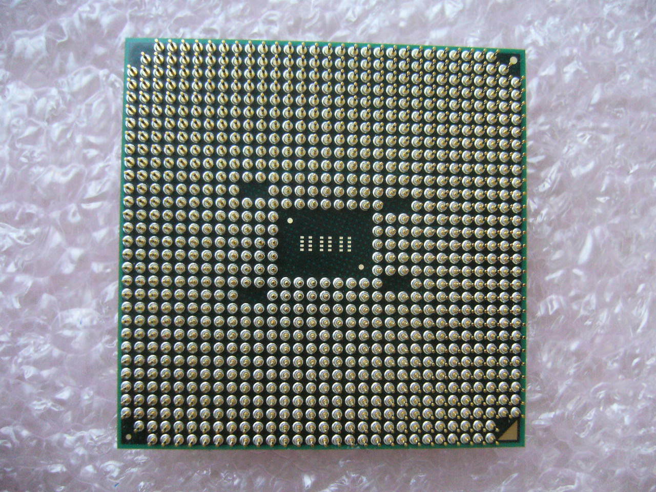QTY 1x AMD A6-3620 2.2 GHz Quad-Core (AD3620OJZ43GX) CPU Socket FM1 - zum Schließen ins Bild klicken