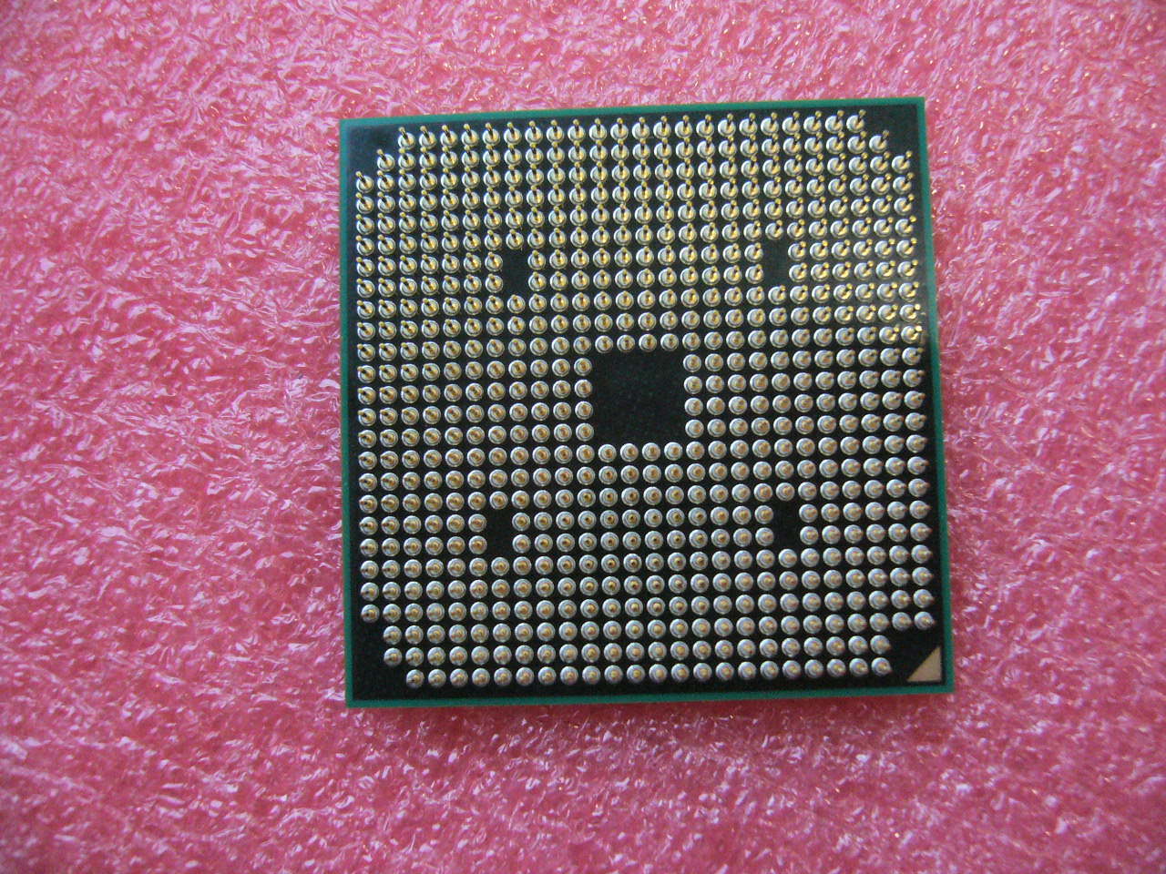 QTY 1x AMD Phenom II N950 2.1 GHz Quad-Core (HMN950DCR42GM) Laptop CPU Socket S1 - zum Schließen ins Bild klicken