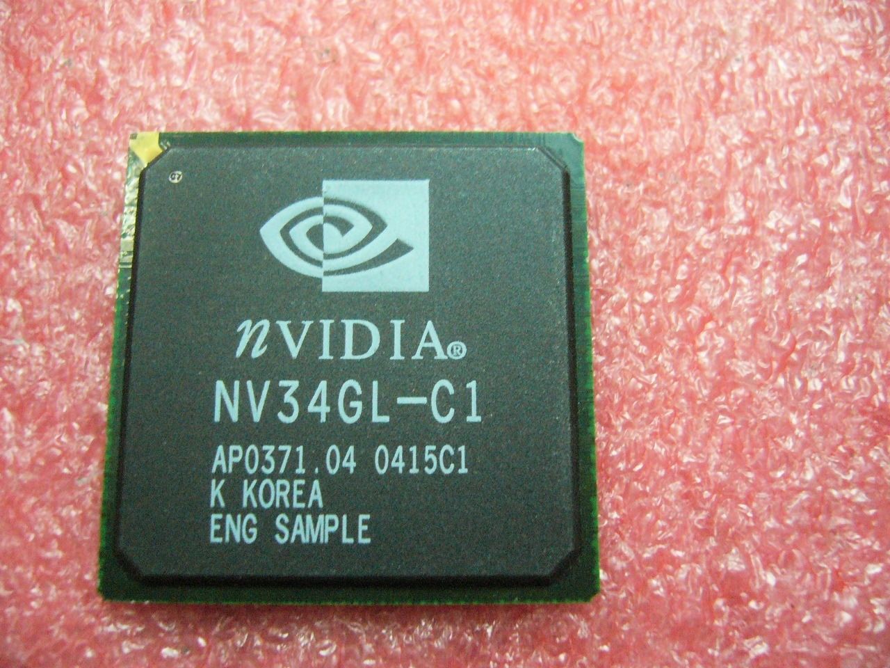 QTY 1x nVidia Geforce GPU NV34GL-C1 Engineering Sample Version - zum Schließen ins Bild klicken