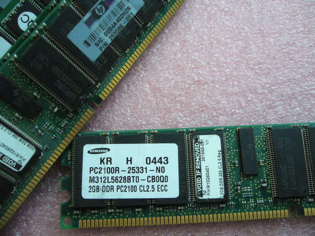 1x 2GB DDR 266 PC-2100R ECC Registered Server memory HP PN 261586-051