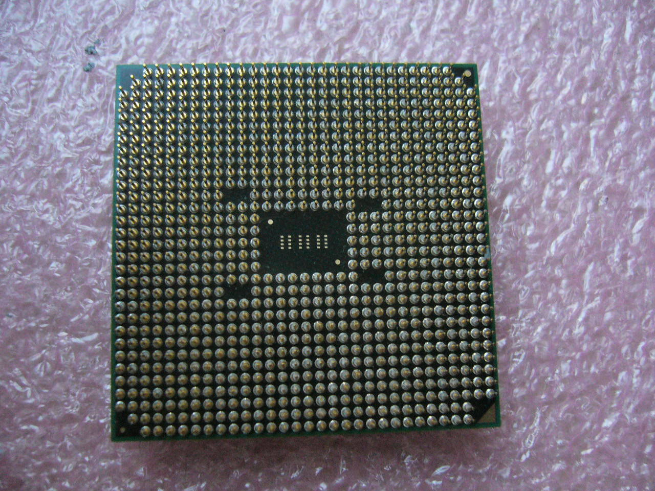 QTY 1x AMD A6-3620 2.2 GHz Quad-Core (AD3620OJZ43GX) CPU Socket FM1 NOT WORKING - zum Schließen ins Bild klicken