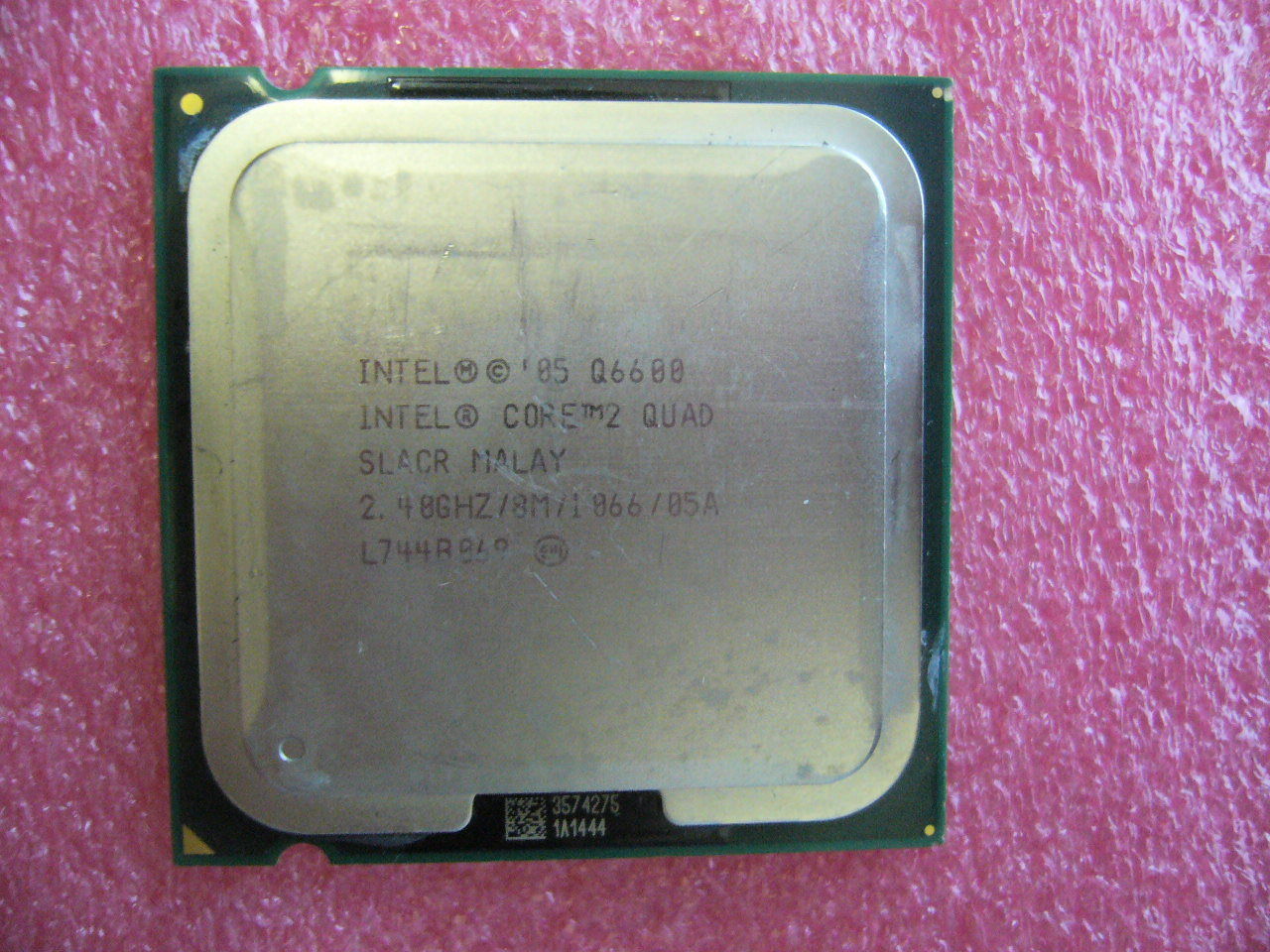 QTY 1x INTEL Core2 Quad Q6600 CPU 2.40GHz/8MB/1066Mhz LGA775 SLACR - zum Schließen ins Bild klicken