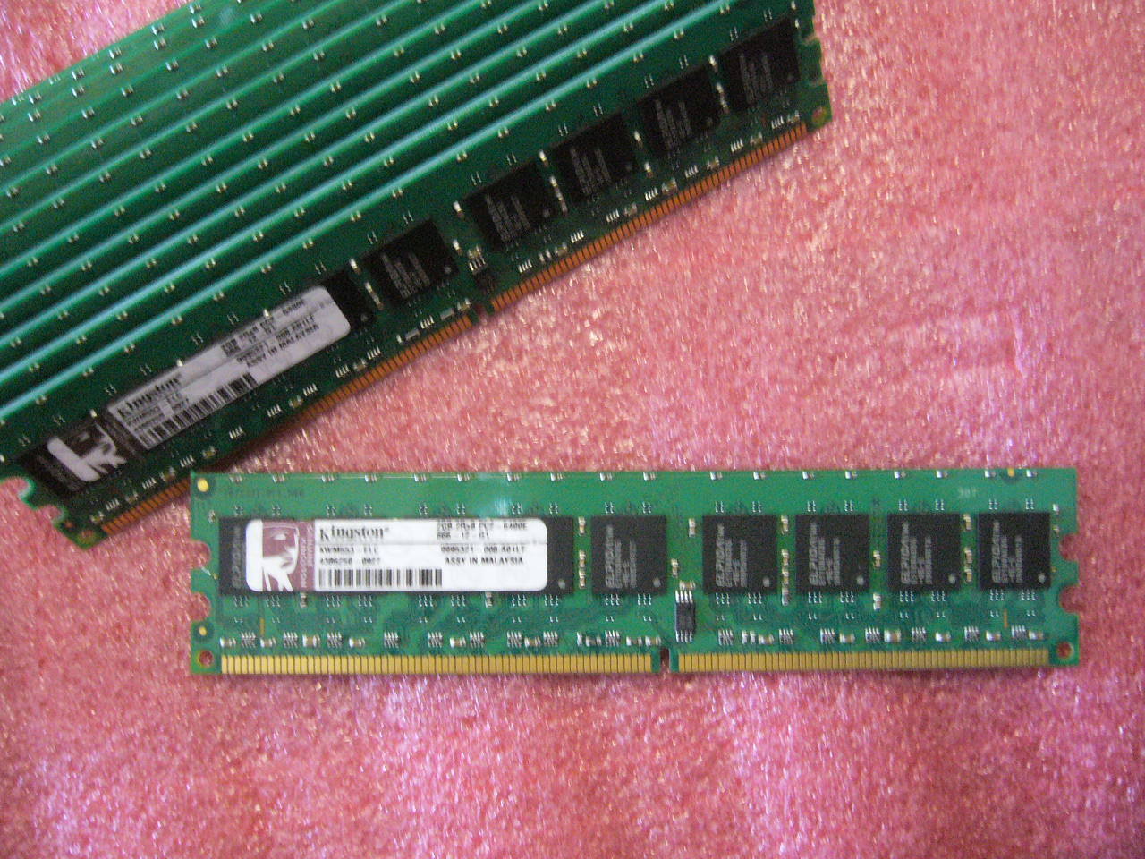 QTY 1x 2GB DDR2 PC2-6400E 2Rx8 800Mhz ECC workstation memory Kingston KWM553-ELC - Click Image to Close