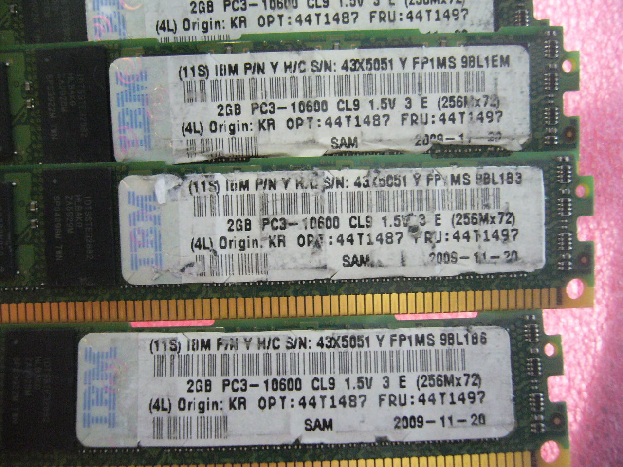 QTY 1x 2GB DDR3 PC3-10600R ECC Registered memory IBM P/N 43X5051 - zum Schließen ins Bild klicken