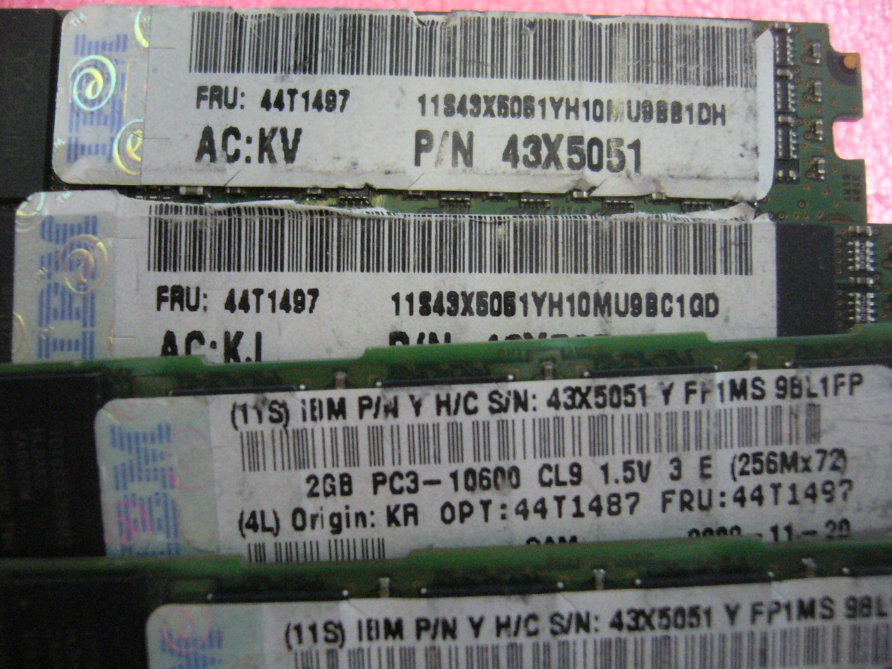 QTY 1x 2GB DDR3 PC3-10600R ECC Registered memory IBM P/N 43X5051 - zum Schließen ins Bild klicken