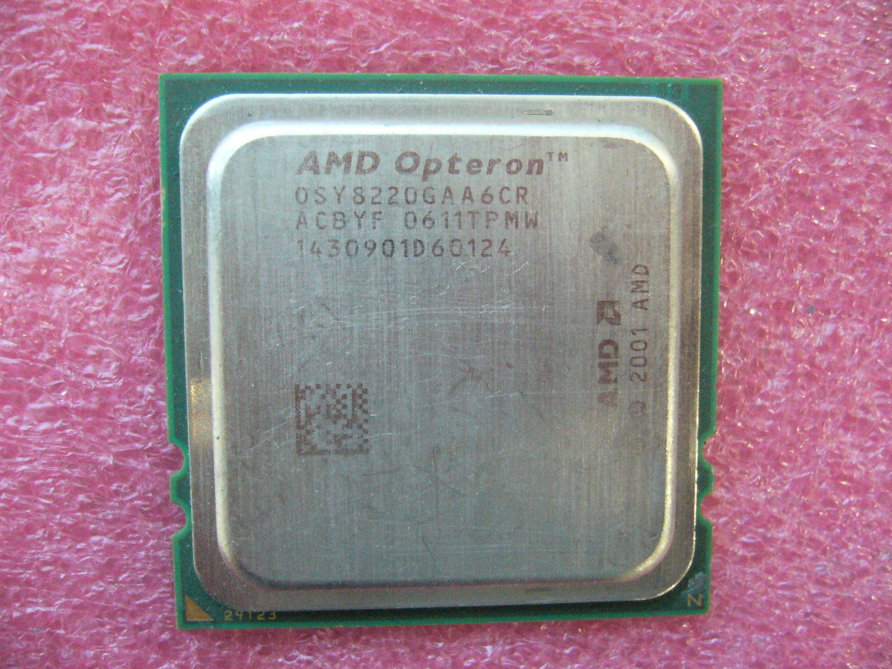 QTY 1x AMD OSY8220GAA6CR Opteron 8220 2.8 GHz Dual Core CPU Socket F 1207