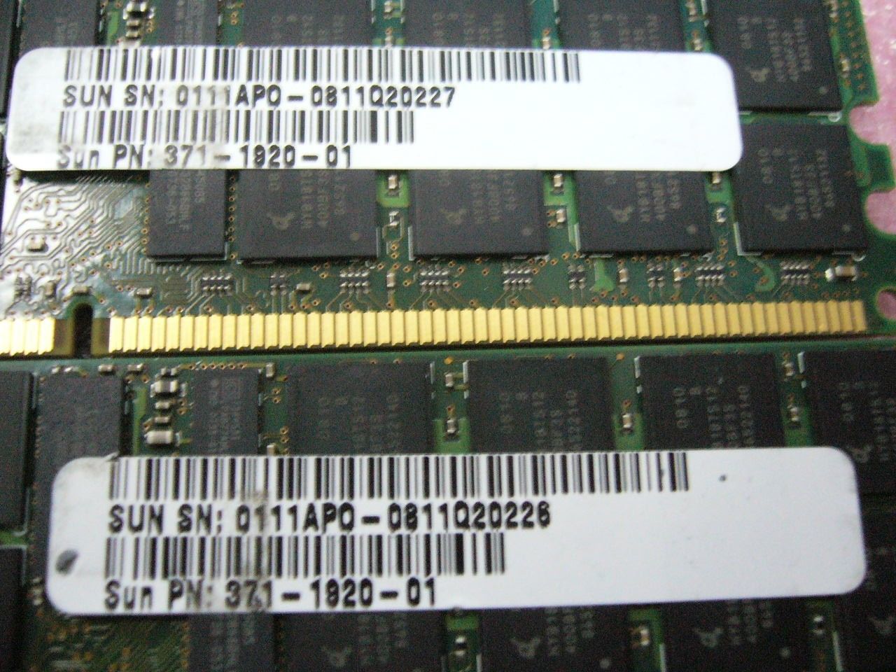 QTY 1x 2GB DDR2 PC2-5300P 2Rx4 ECC Registered Server memory Sun PN 371-1920-01 - zum Schließen ins Bild klicken