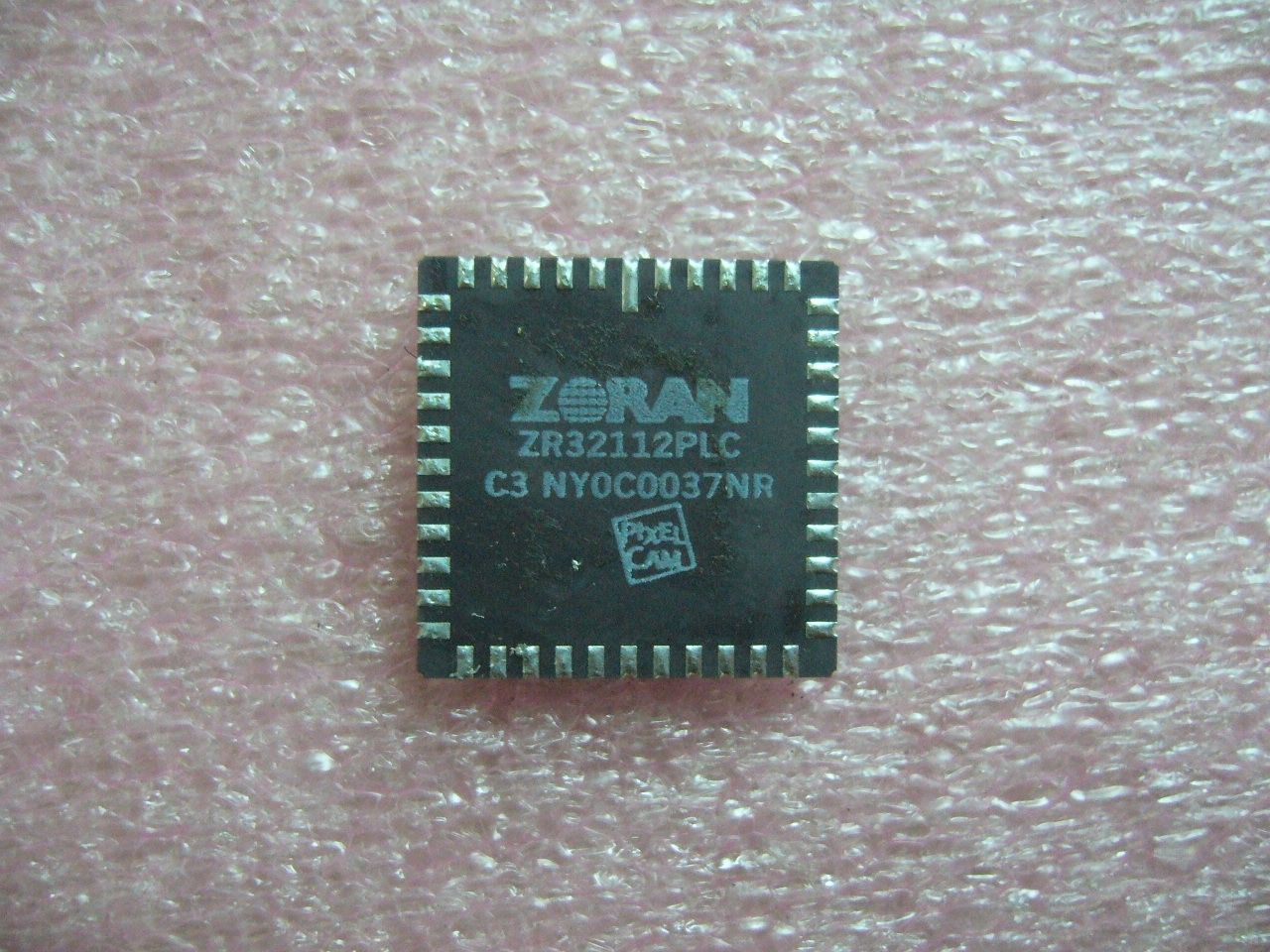 QTY 1x Zoran ZR32112PLC 1.3 MEGAPIXEL CMOS IMAGE SENSOR Image Sensor NEW - Click Image to Close