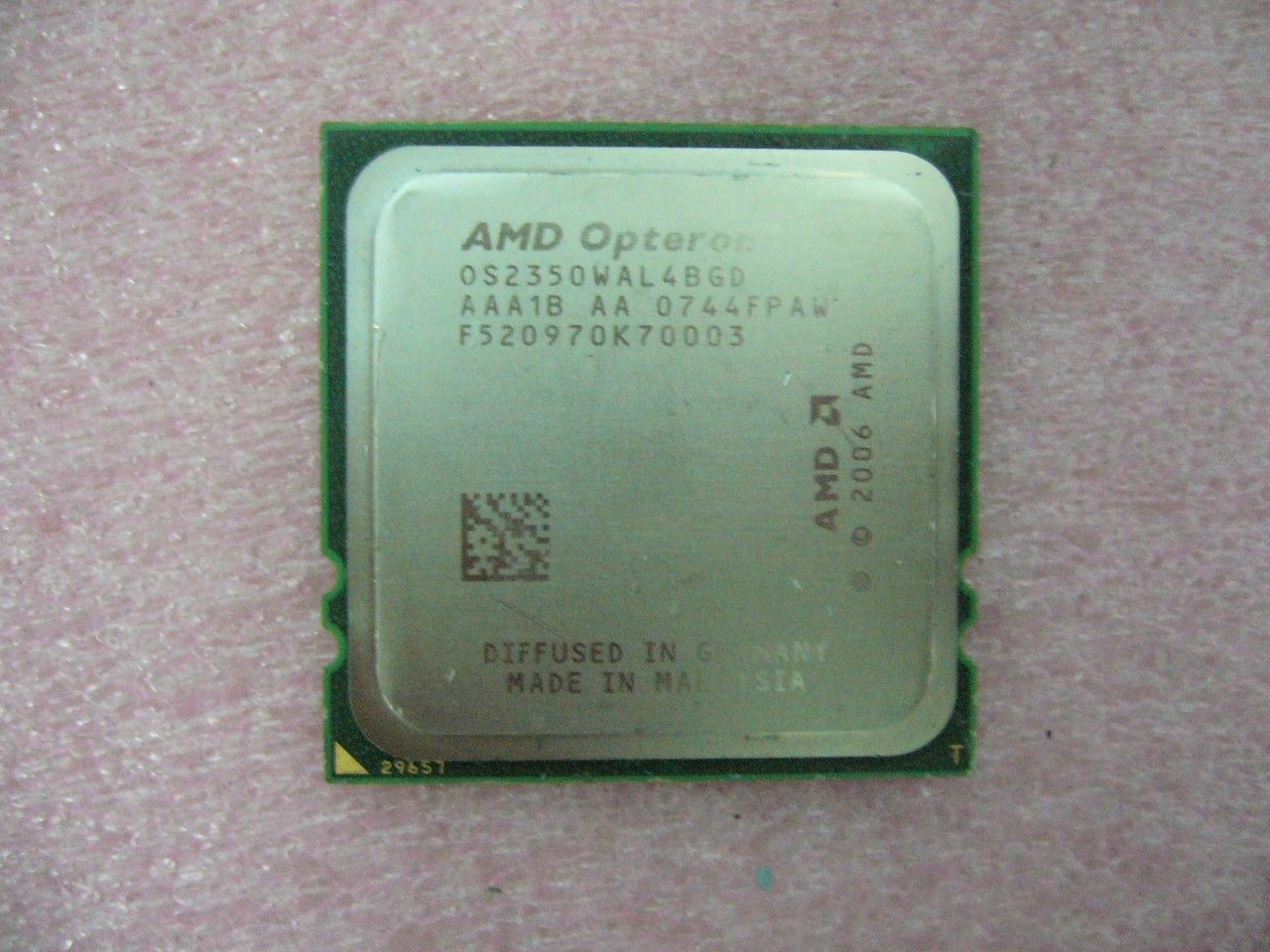 QTY 1x AMD Opteron 2350 2.0 GHz Quad-Core (OS2350WAL4BGD) CPU Socket F 1207