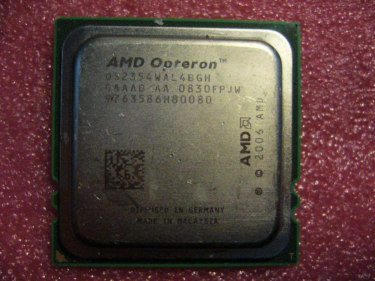 QTY 1x AMD Opteron 2354 2.2 GHz Quad-Core (OS2354WAL4BGH) CPU Socket F 1207 - zum Schließen ins Bild klicken