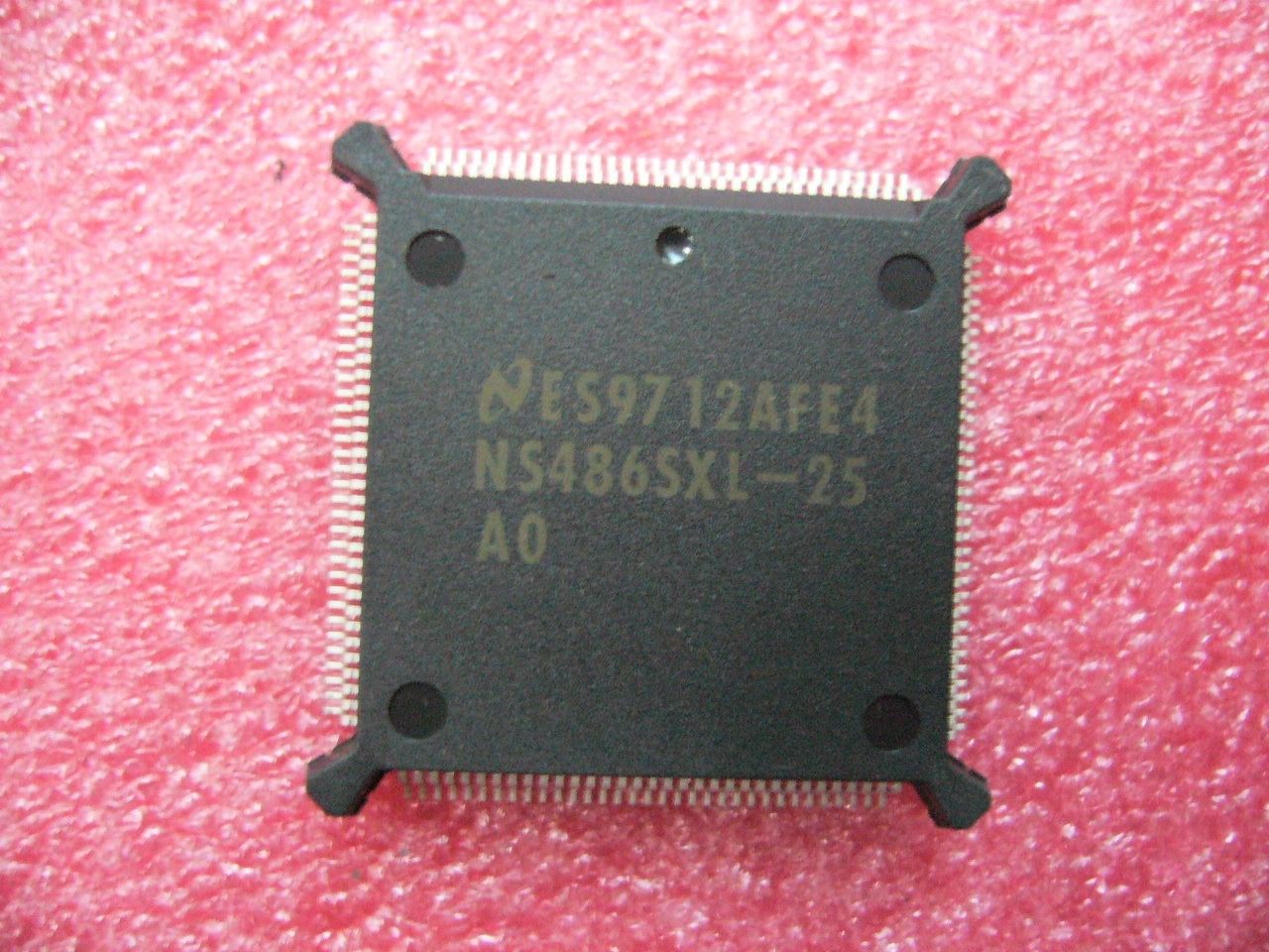 QTY 1x Vintage National Semi 486 CPU NS486SXL-25