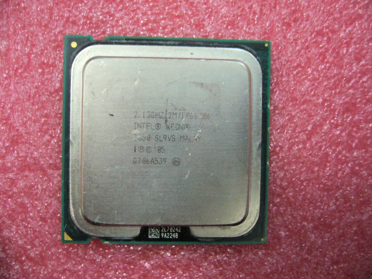 QTY 1x INTEL Xeon Dual Cores 3050 CPU 2.13GHz 2MB/1066Mhz LGA775 SLABZ SL9VS - zum Schließen ins Bild klicken