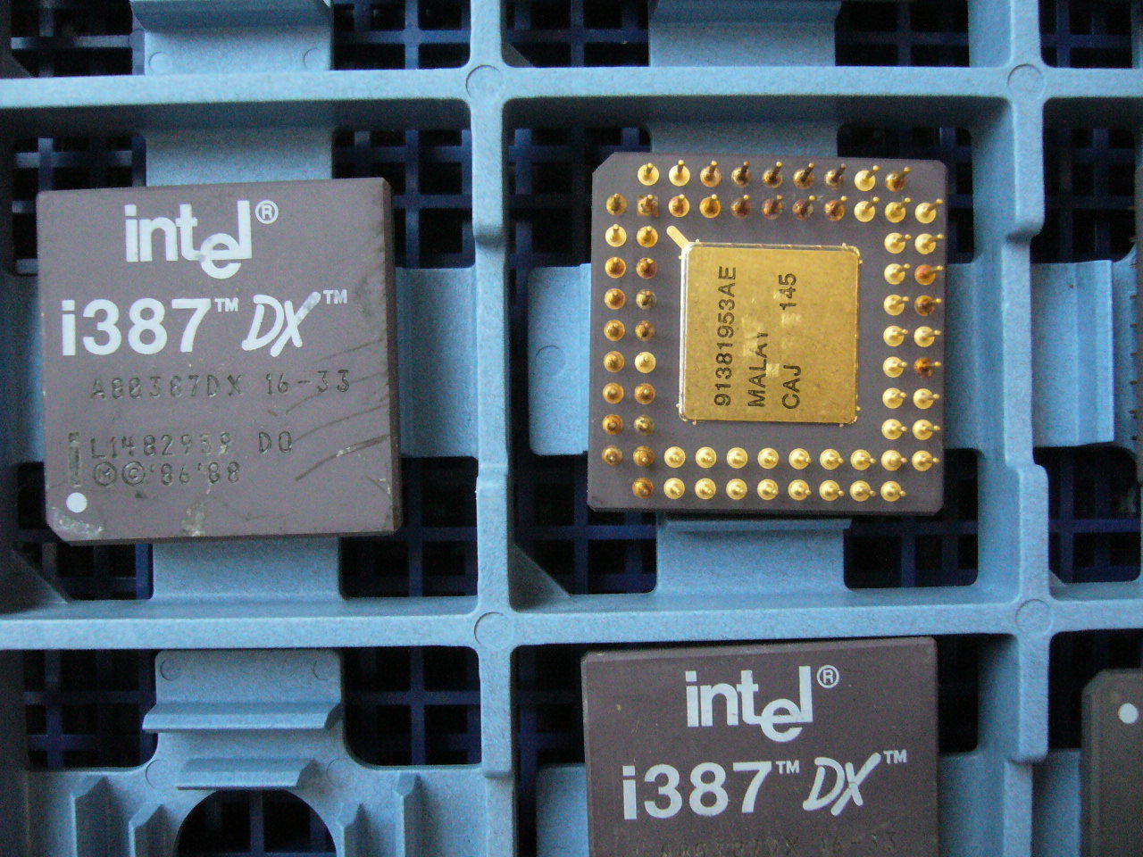 QTY 1x Vintage INTEL i387 DX 33Mhz NPU # A80387DX 16-33 CoProcessor