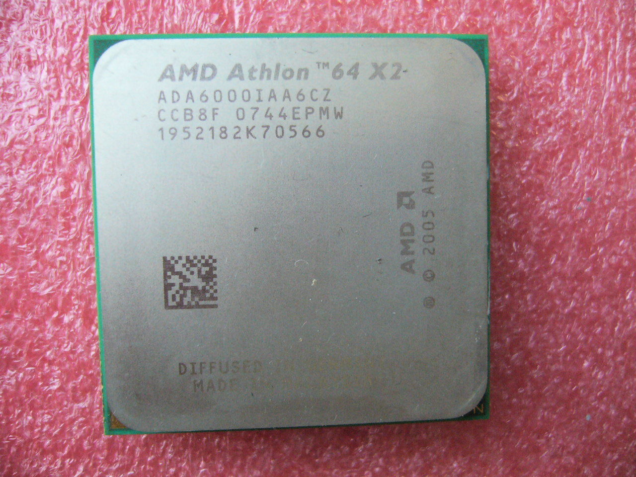 QTY 1x AMD Athlon 64 X2 6000+ 3 GHz Dual-Core (ADA6000IAA6CZ) CPU AM2 940-Pin - zum Schließen ins Bild klicken