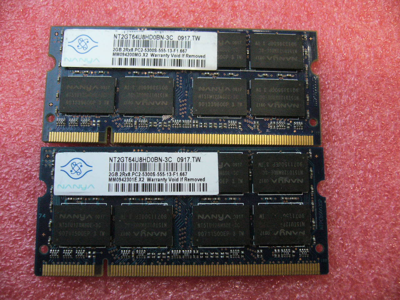 4GB Lot, QTY 2x 2GB Nanya DDR2 PC2-5300S 200-pins SO-DIMM memory FRU 40Y8404