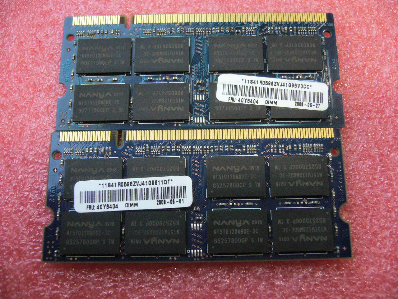 4GB Lot, QTY 2x 2GB Nanya DDR2 PC2-5300S 200-pins SO-DIMM memory FRU 40Y8404 - zum Schließen ins Bild klicken
