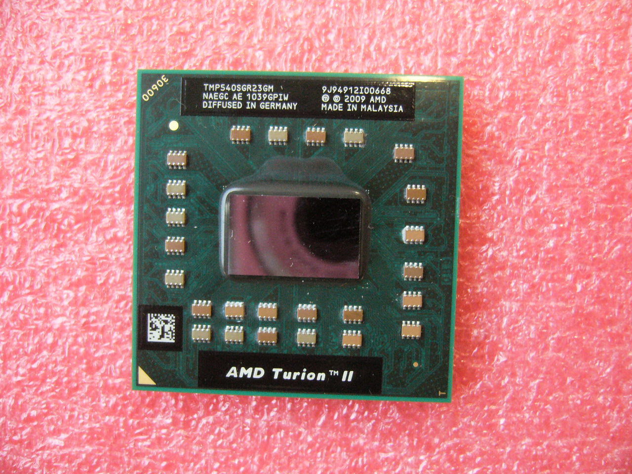 QTY 1x AMD Turion II P540 2.4GHz Dual-Core (TMP540SGR23GM) Laptop CPU Socket S1 - zum Schließen ins Bild klicken