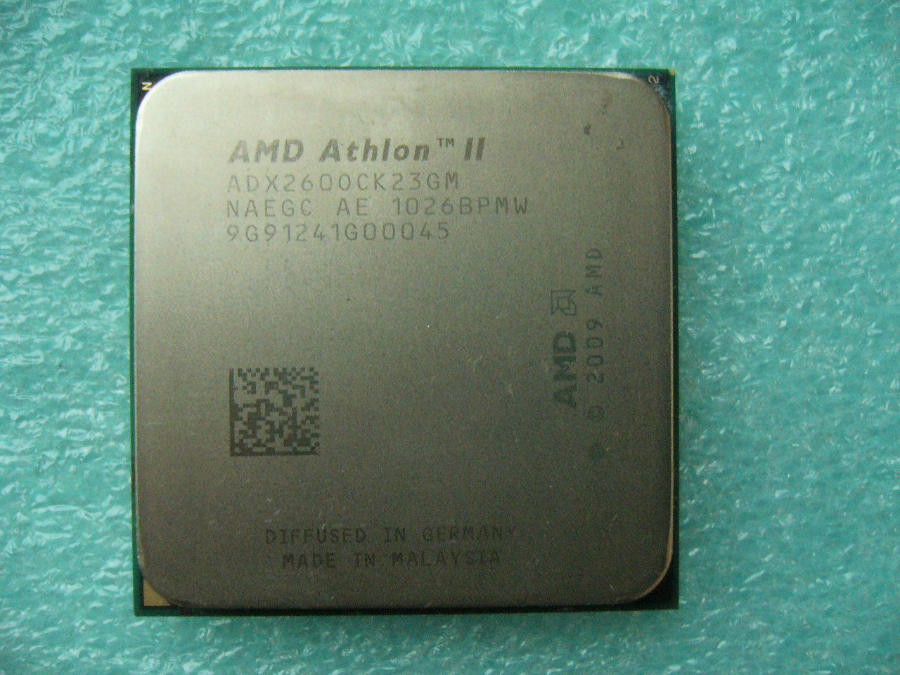 QTY 1x AMD Athlon II X2 260 3.2 GHz Dual-Core (ADX260OCK23GM) CPU Socket AM3