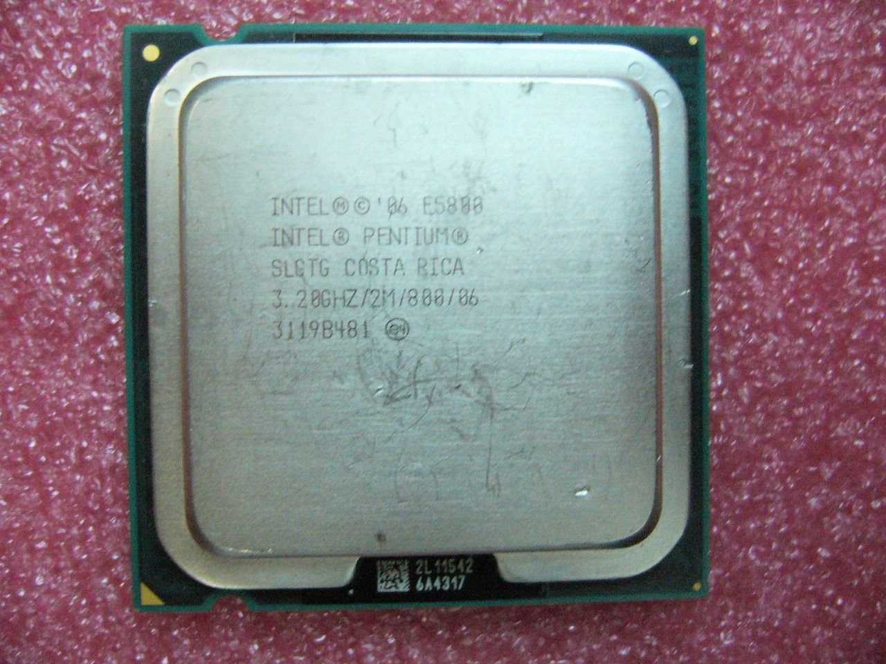 QTY 1x INTEL Pentium Dual Core E5800 CPU 3.2GHz 2MB/800Mhz LGA775 SLGTG