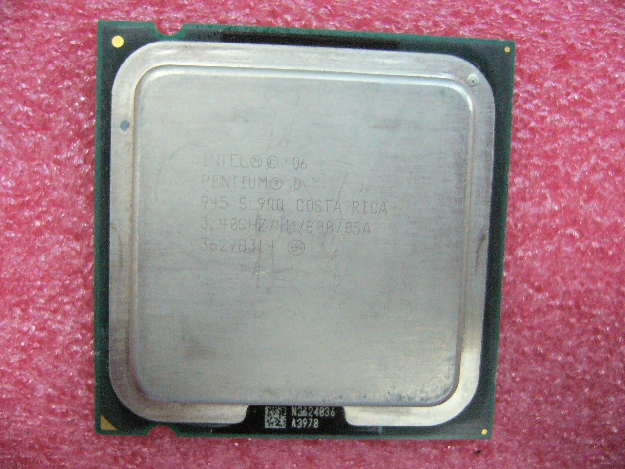 INTEL Pentium D 945 CPU 3.4GHz 4MB/800Mhz LGA775 SL9QQ SL9QB