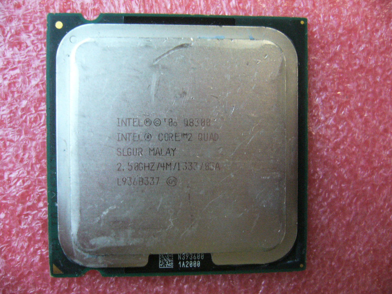 QTY 1x INTEL Core2 Quad Q8300 CPU 2.50GHz/4MB/1333Mhz LGA775 SLGUR SLB5W