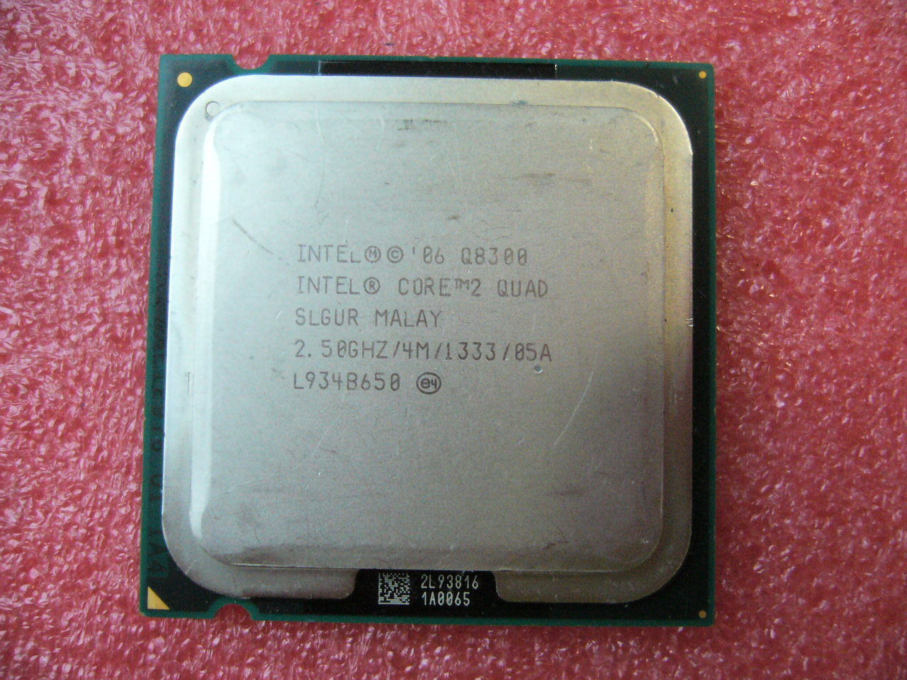 QTY 1x INTEL Core2 Quad Q8300 CPU 2.50GHz/4MB/1333Mhz LGA775 SLGUR SLB5W - zum Schließen ins Bild klicken