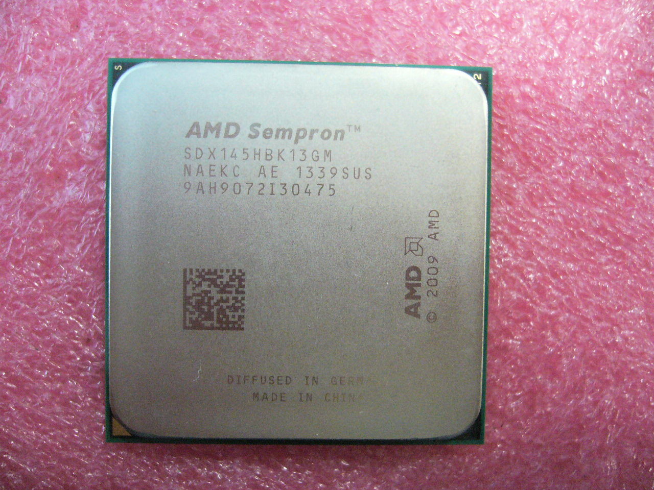 QTY 1x AMD Sempron 145 2.8 GHz Single-Core (SDX145HBK13GM) CPU Socket AM3