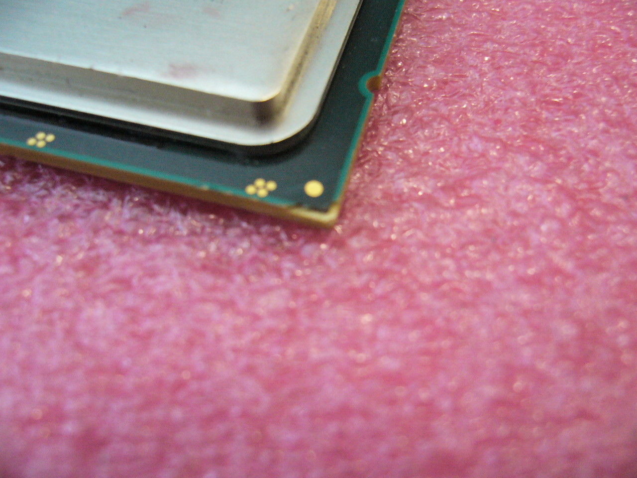 QTY 1x INTEL Xeon CPU X5650 2.66GHZ/12MB LGA1366 SLBV3 chipped corner MEM A NW - Click Image to Close