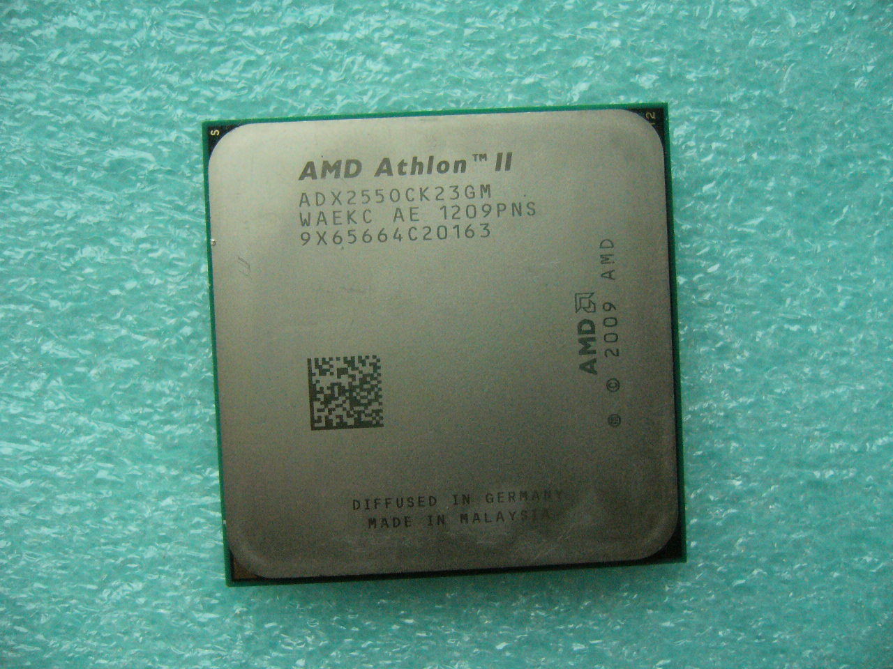 QTY 1x AMD Athlon II X2 255 3.1 GHz Dual-Core (ADX255OCK23GM) CPU Socket AM3