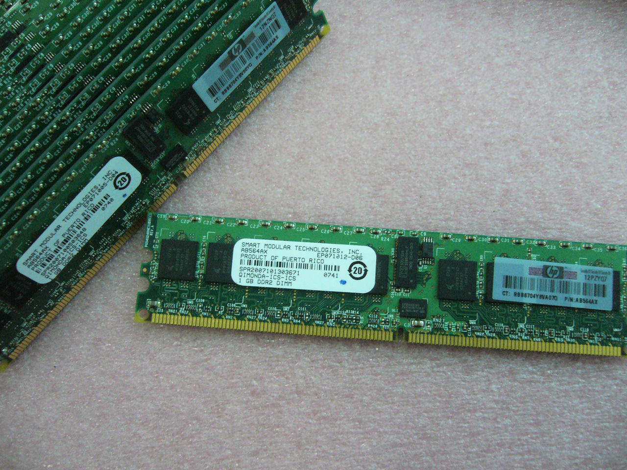 QTY 1x 1GB DDR2 PC2-4200R 533Mhz ECC Registered memory HP PN AB564AX