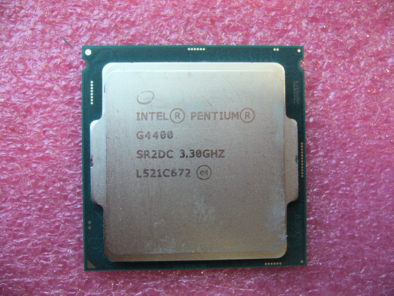 QTY 1x Intel Pentium CPU G4400 Dual-Cores 3.3Ghz 3MB LGA1151 SR2DC TDP 54W