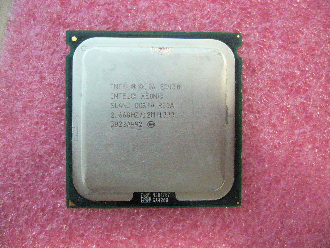 QTY 1x Intel Xeon CPU Quad Core E5430 2.66Ghz/12MB/1333Mhz LGA771 SLANU SLBBK