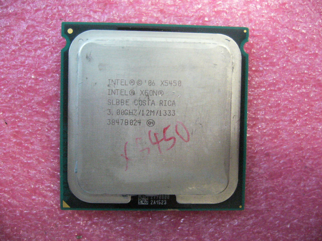 QTY 1x Intel Xeon CPU Quad Core X5450 3.00Ghz/12MB/1333Mhz LGA771 SLBBE - zum Schließen ins Bild klicken