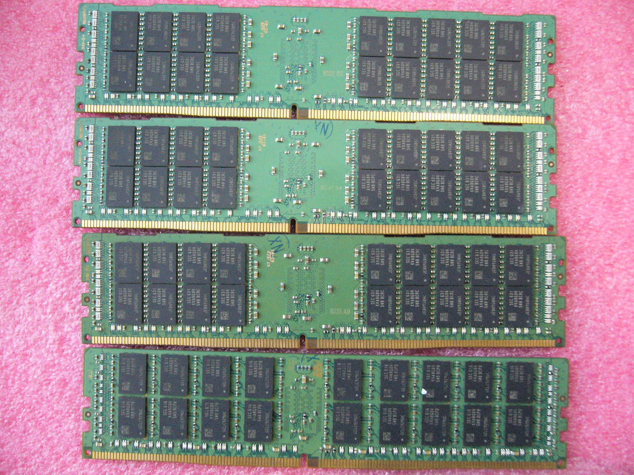 QTY 1x 32GB DDR4 2Rx4 PC4-2400T-RA1 ECC Registered memory Samsung M393A4K40BB1 - zum Schließen ins Bild klicken