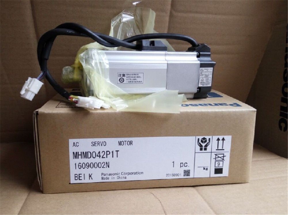 Original New PANASONIC AC Servo motor MHMD042P1T in box