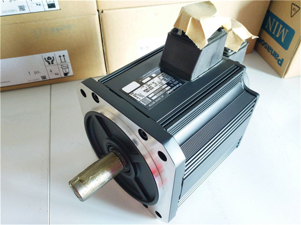 Original New PANASONIC AC Servo motor MDMA252A1G in box