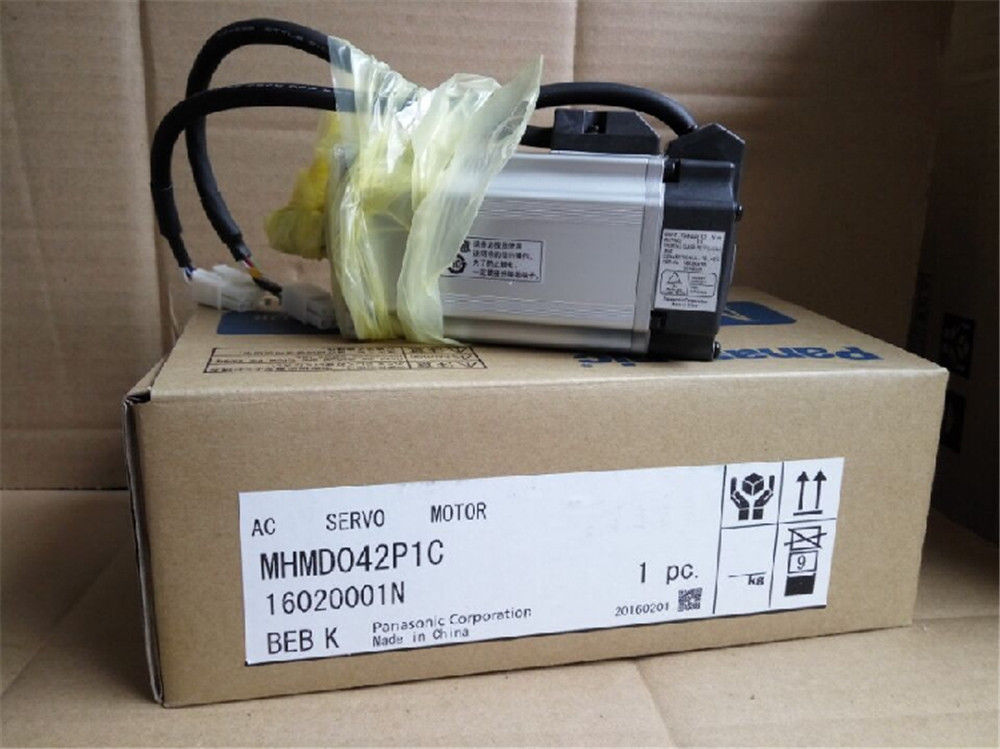 Original New PANASONIC AC Servo motor MHMD042P1C in box