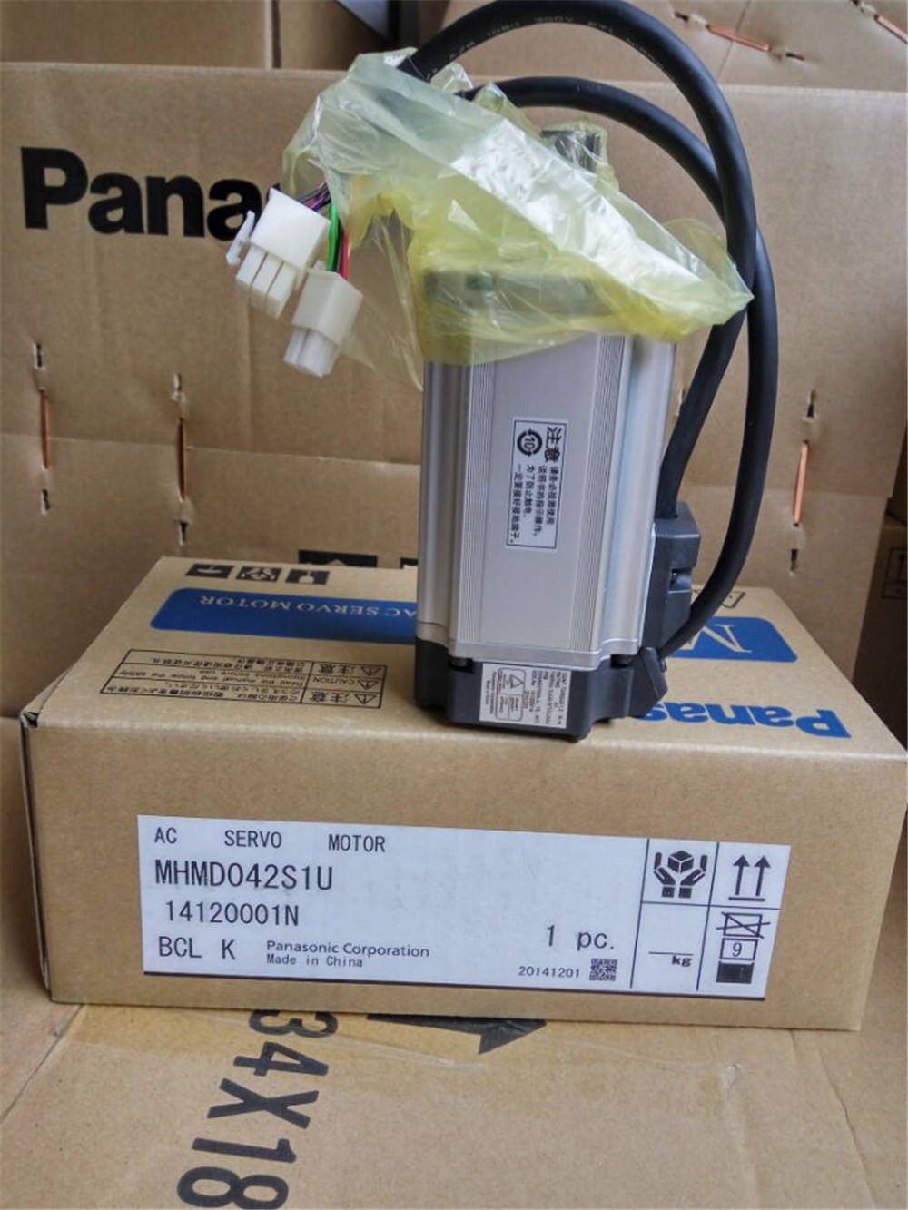 Brand New PANASONIC servo motor MHMD042S1U in box - Click Image to Close