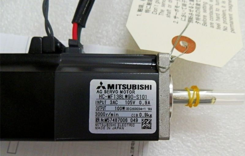 NEW&ORIGINAL Mitsubishi servo motor HC-MF13BLW90-S101 in box - zum Schließen ins Bild klicken