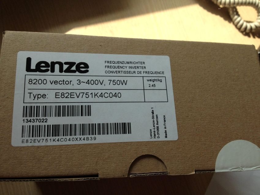 Genuine Lenze SMD Inverter 0.75KW E82EV751K4C040 E82EV751_4C040 in box - zum Schließen ins Bild klicken