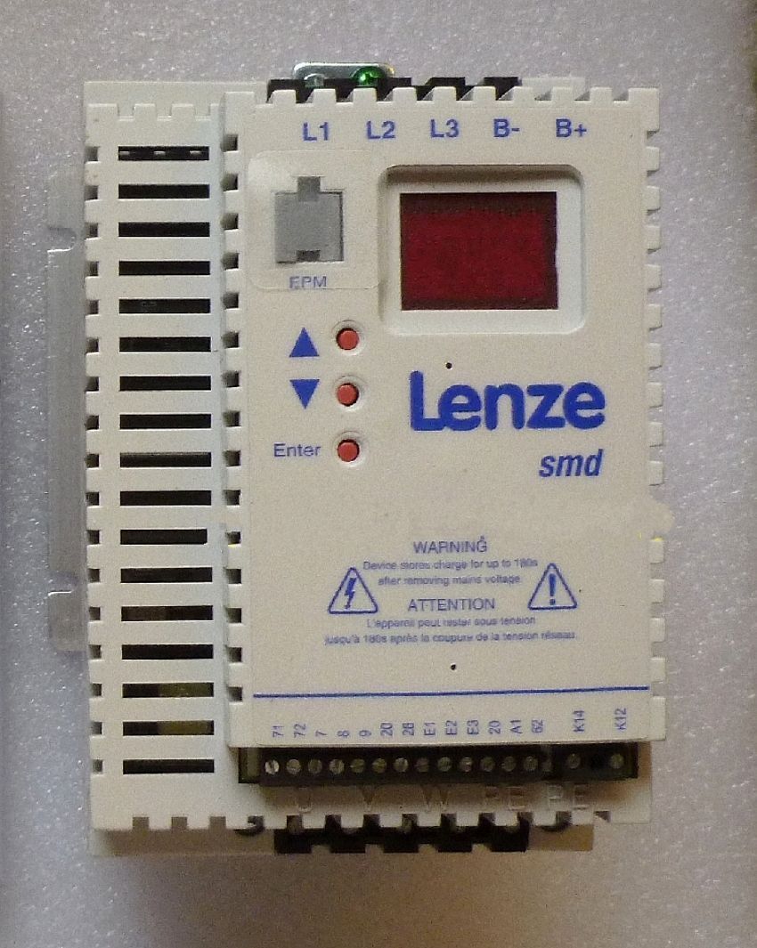 Genuine Lenze SMD Inverter 3KW ESMD302L4TXA 3/PE AC in new box - zum Schließen ins Bild klicken